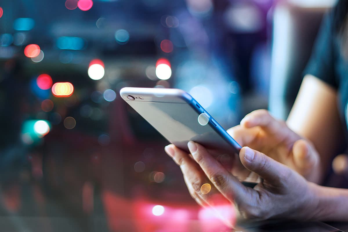 phone in hand with dots
