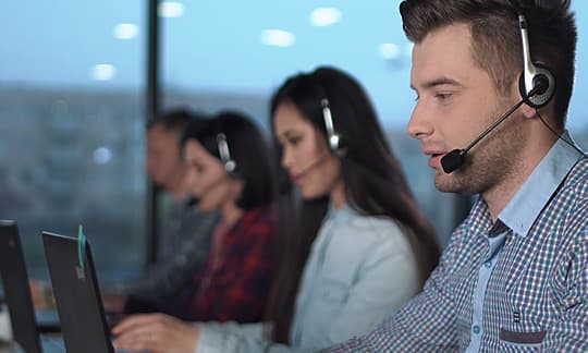 People working in contact center 