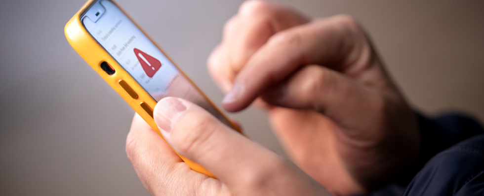 Fraud alert on a mobile phone